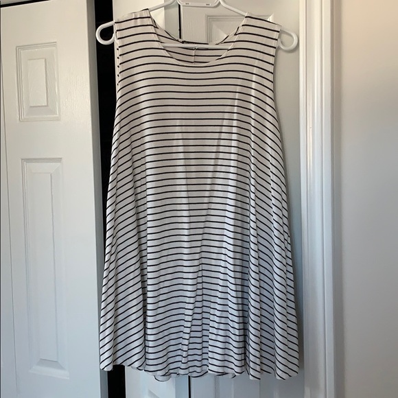 Brandy Melville black and white stripped dress - Picture 4 of 5